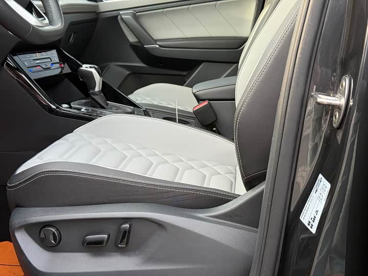 Фото 14 - Volkswagen Tayron