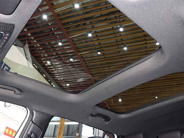 Фото 16 - Mercedes-Benz GLB-Class