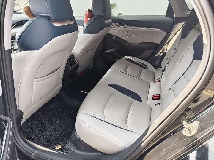 Фото 10 - Geely Preface