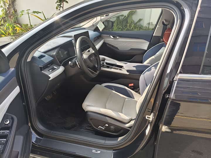 Фото 4 - Geely Preface