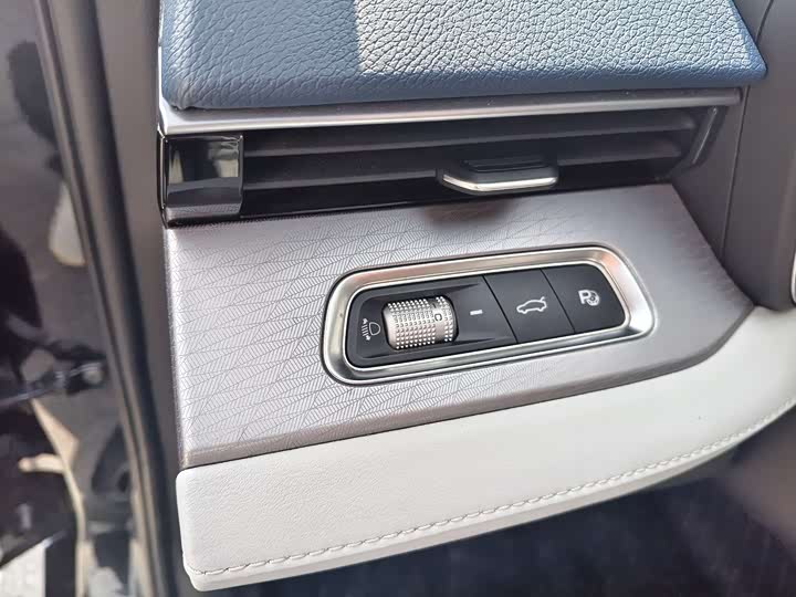 Фото 9 - Geely Preface