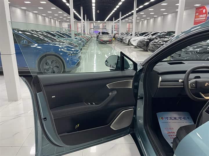 Фото 12 - Nio Onvo L60