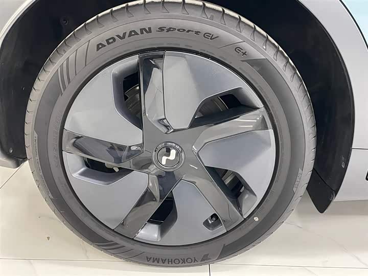 Фото 17 - Nio Onvo L60