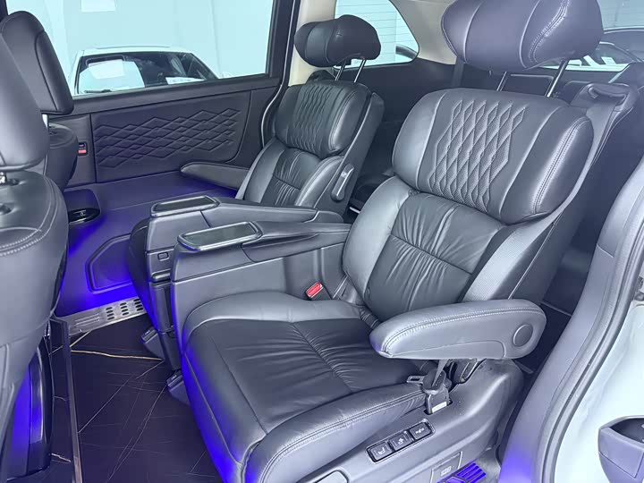 Фото 12 - Honda Elysion