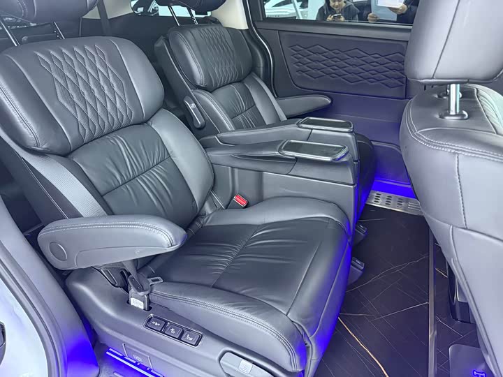 Фото 16 - Honda Elysion