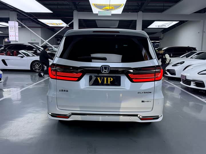 Фото 18 - Honda Elysion