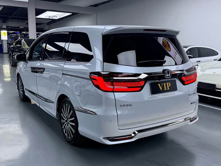 Фото 19 - Honda Elysion