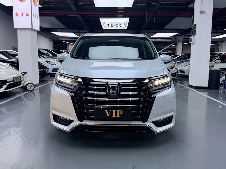 Фото 2 - Honda Elysion