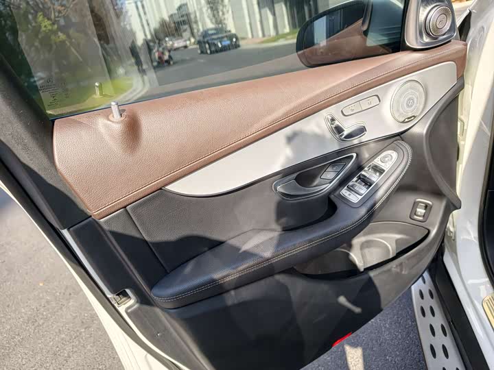 Фото 9 - Mercedes-Benz GLC-Class