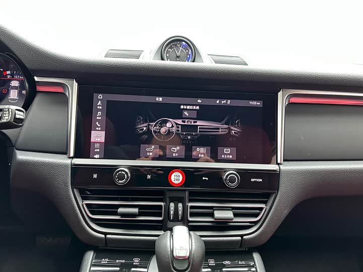 Фото 18 - Porsche Macan