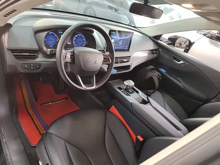 Фото 10 - Hongqi E-QM5