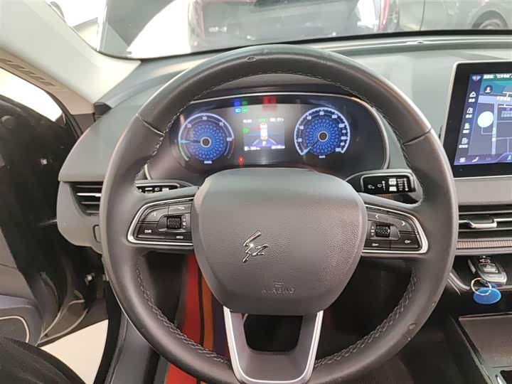 Фото 11 - Hongqi E-QM5