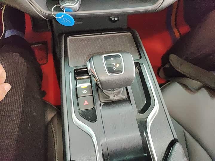 Фото 14 - Hongqi E-QM5