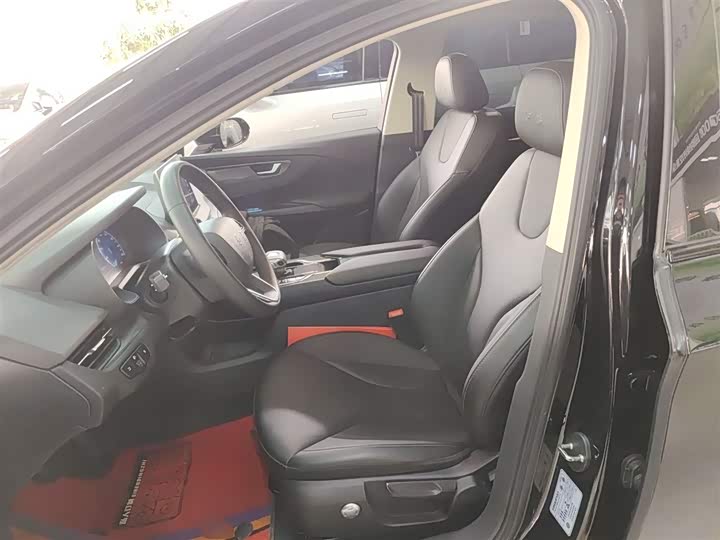 Фото 15 - Hongqi E-QM5