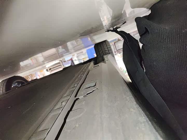 Фото 21 - Hongqi E-QM5