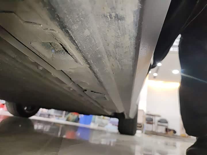 Фото 22 - Hongqi E-QM5