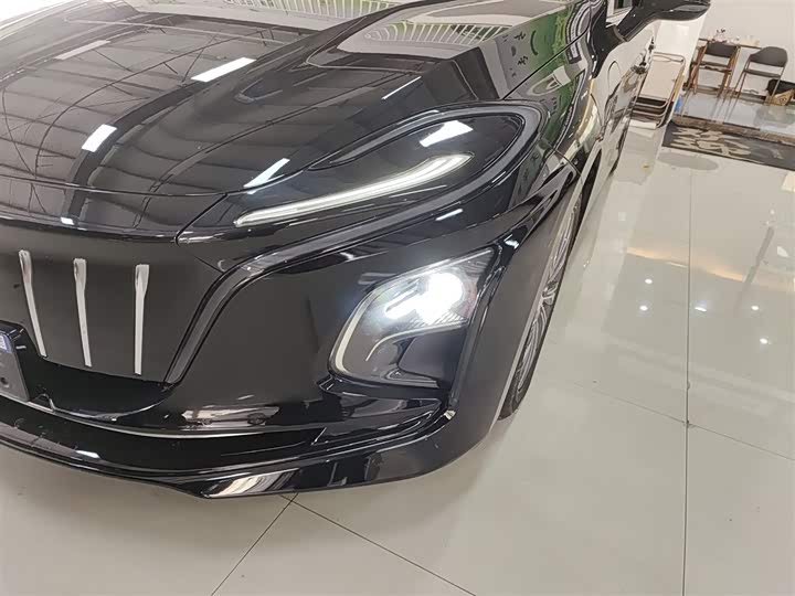 Фото 24 - Hongqi E-QM5