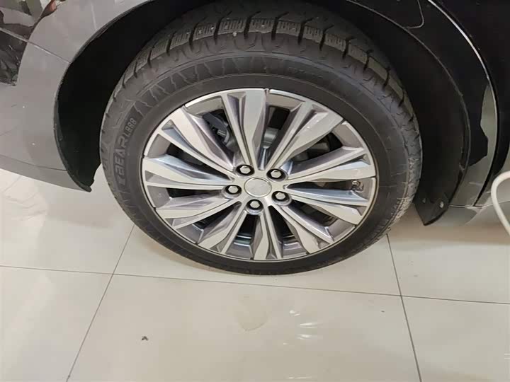 Фото 26 - Hongqi E-QM5