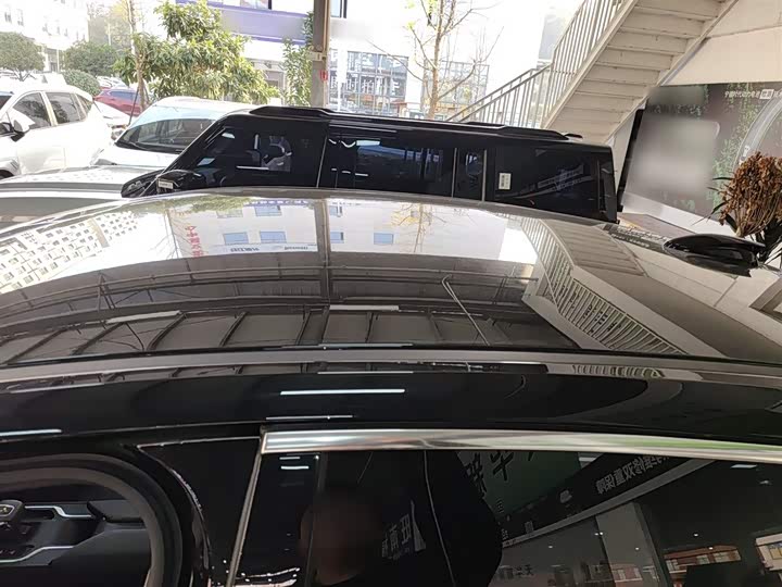 Фото 27 - Hongqi E-QM5