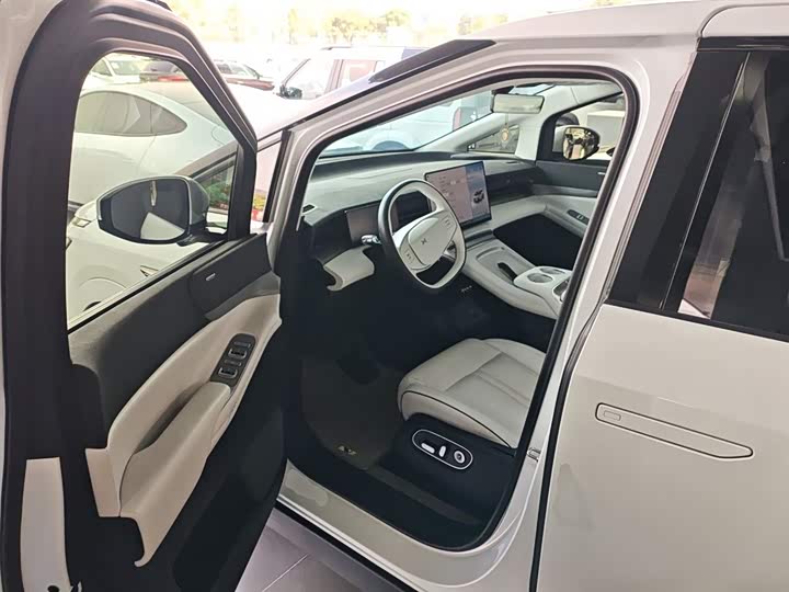 Фото 16 - XPeng X9