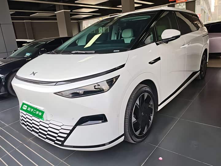 Фото 2 - XPeng X9