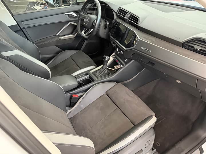 Фото 18 - Audi Q3