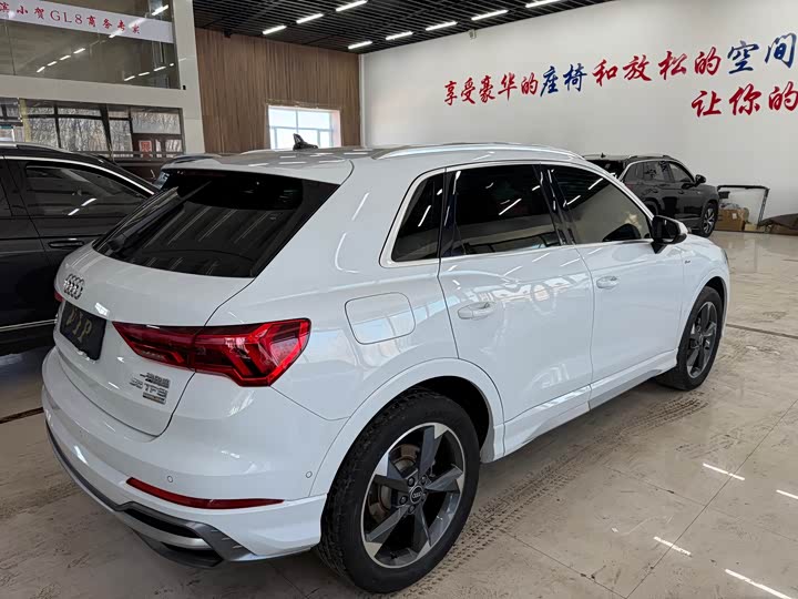 Фото 4 - Audi Q3