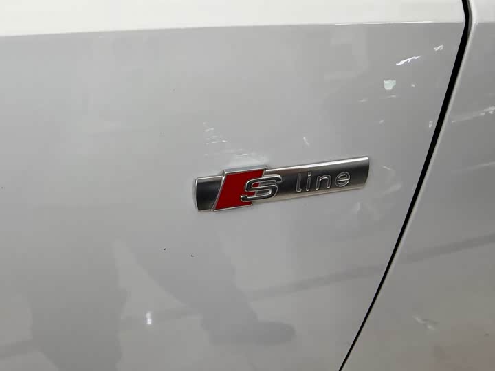 Фото 8 - Audi Q3