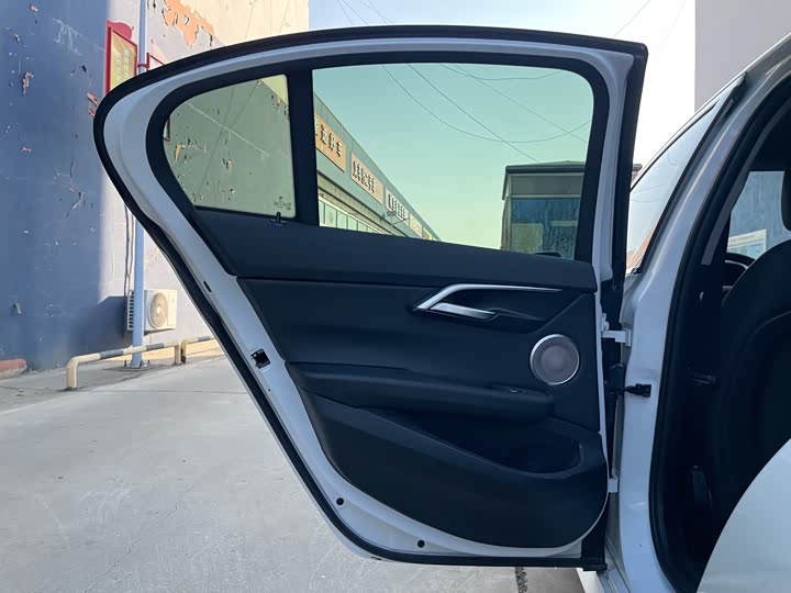 Фото 9 - BMW 1 Series