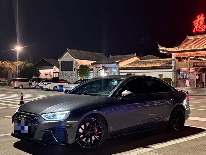 Фото 1 - Audi S4