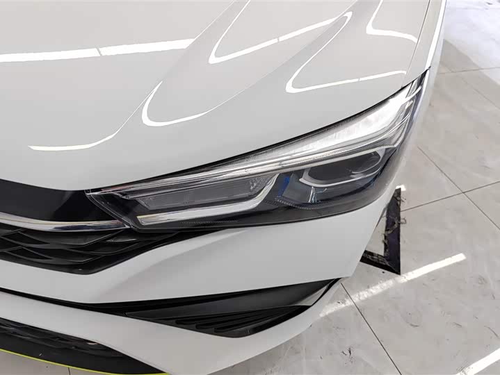 Фото 5 - Roewe i5