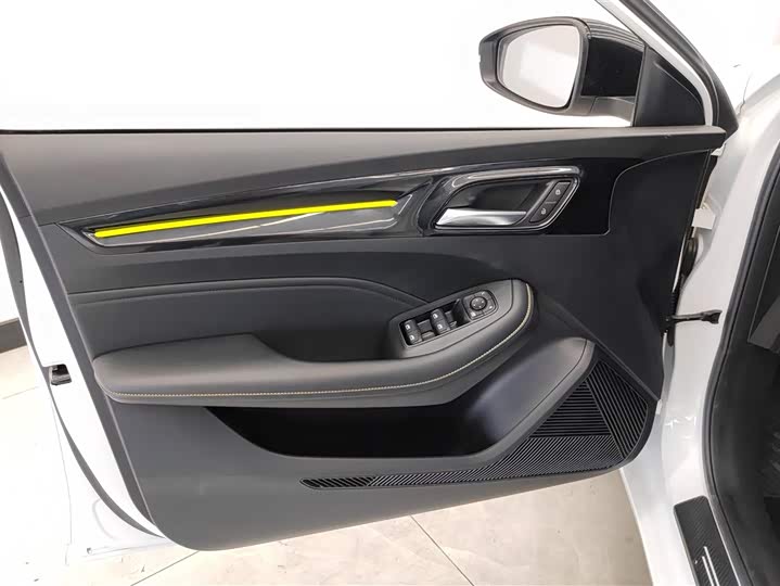 Фото 7 - Roewe i5