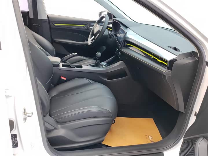 Фото 8 - Roewe i5