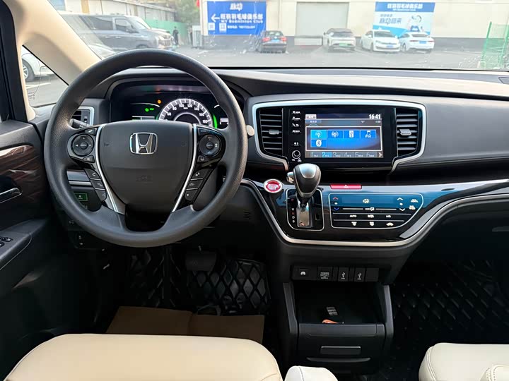 Фото 10 - Honda Odyssey