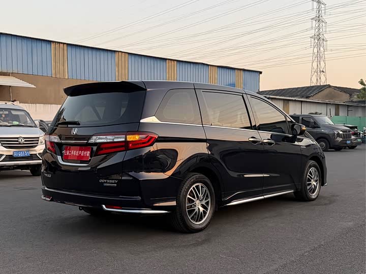 Фото 19 - Honda Odyssey