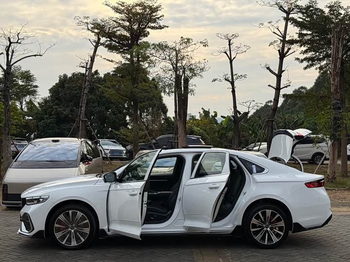 Photo 11 - Geely Preface