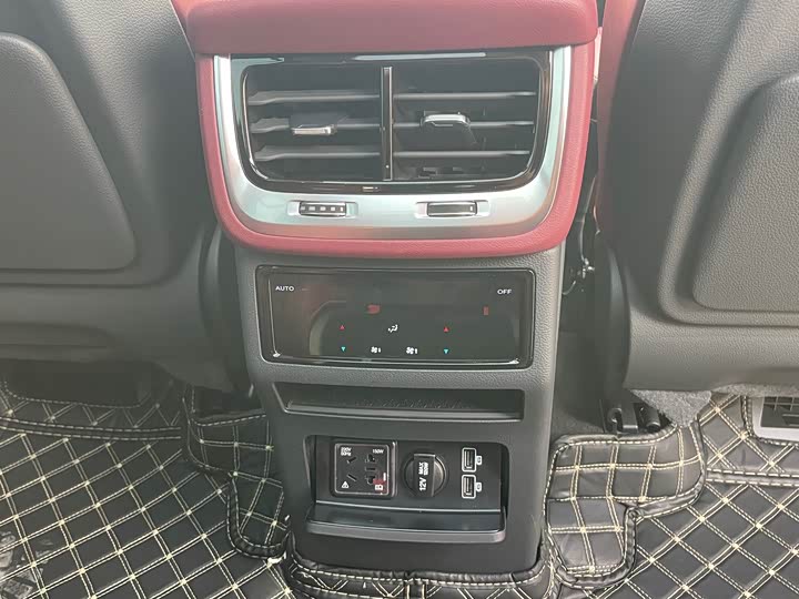 Фото 22 - Hongqi E-HS9