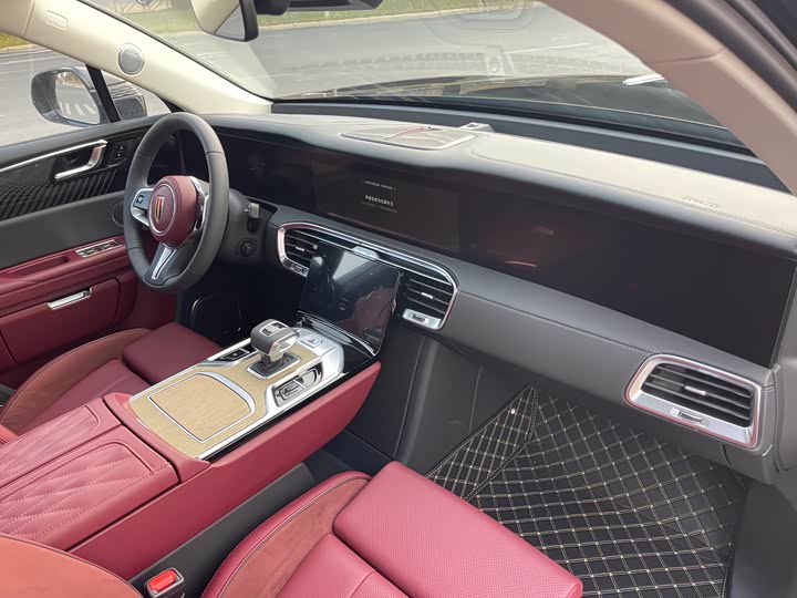 Фото 28 - Hongqi E-HS9