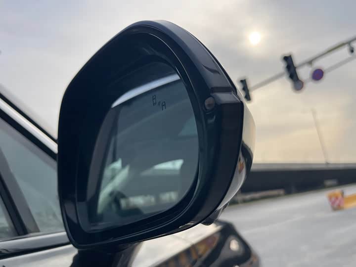 Фото 30 - Hongqi E-HS9