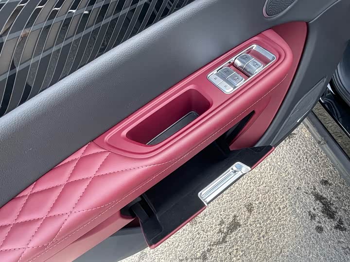 Фото 7 - Hongqi E-HS9