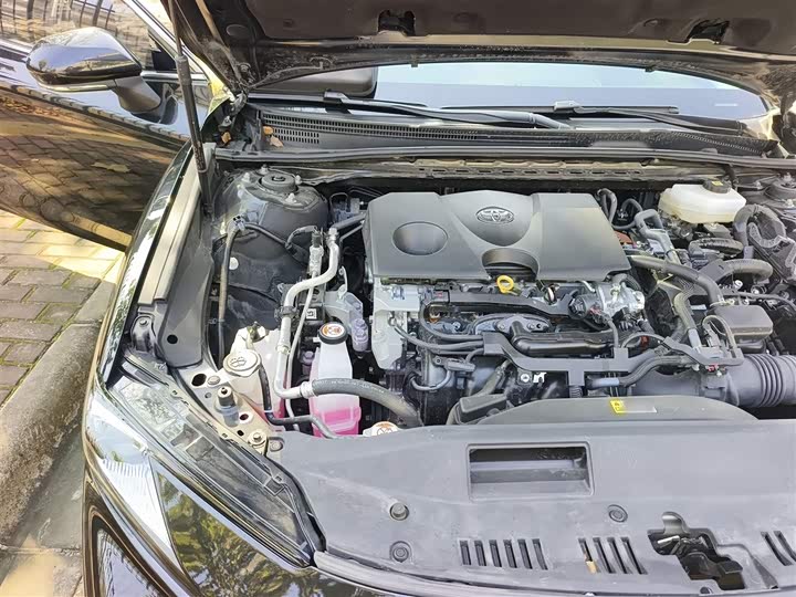 Фото 21 - Toyota Camry