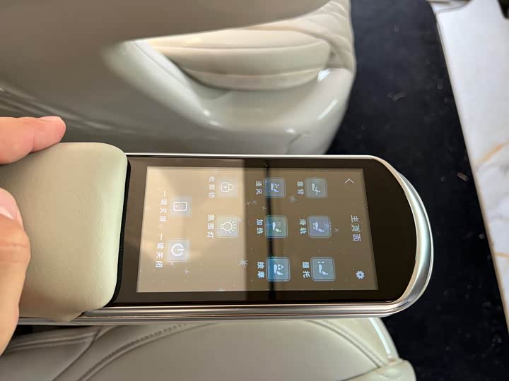 Фото 10 - Buick GL8 ES