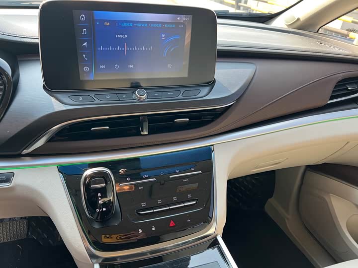 Фото 9 - Buick GL8 ES