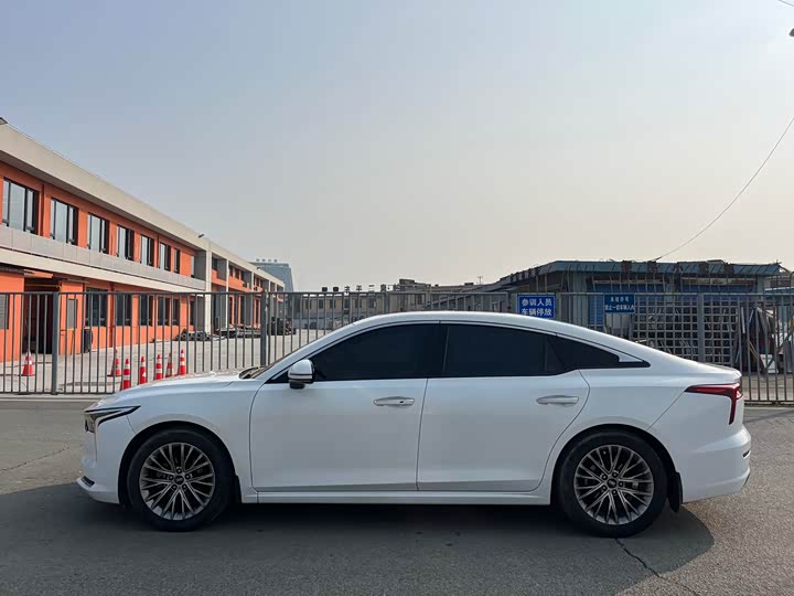 Фото 12 - Bestune B70