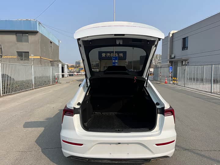 Фото 13 - Bestune B70