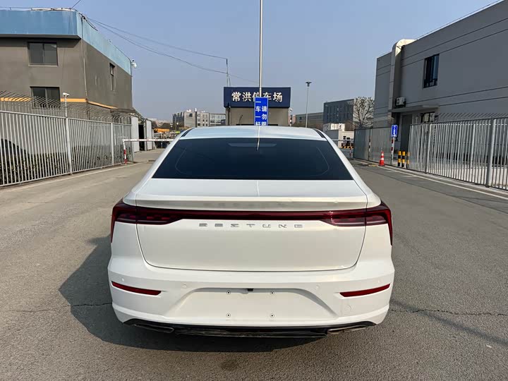 Фото 14 - Bestune B70