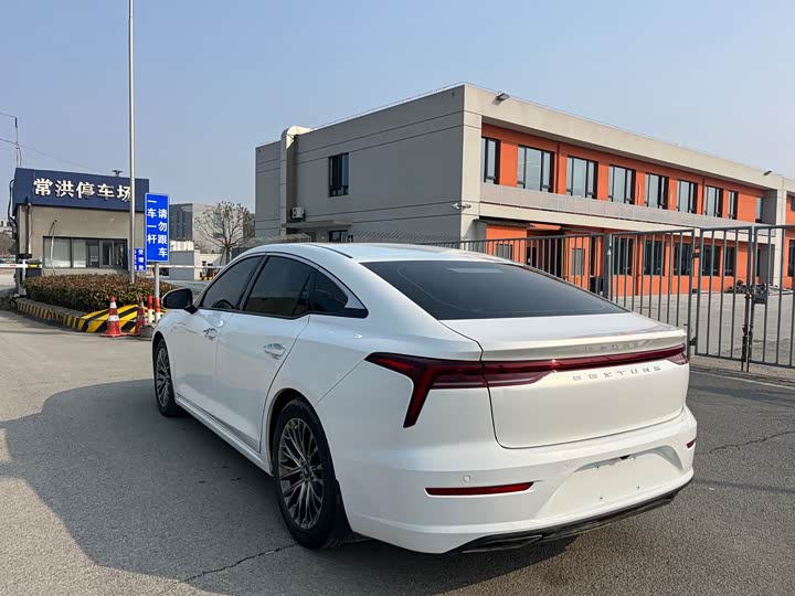 Фото 15 - Bestune B70