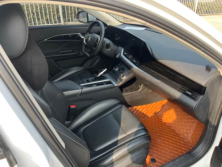 Фото 7 - Bestune B70