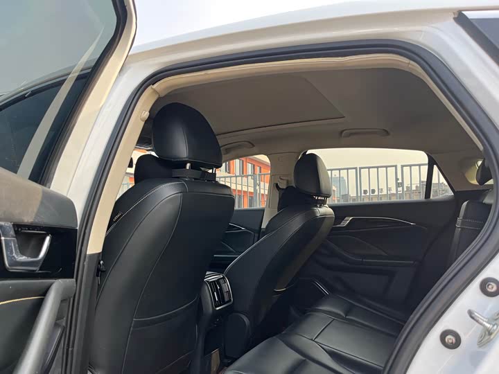 Фото 8 - Bestune B70