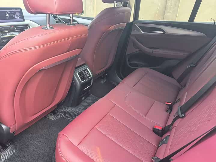 Фото 8 - BMW iX3